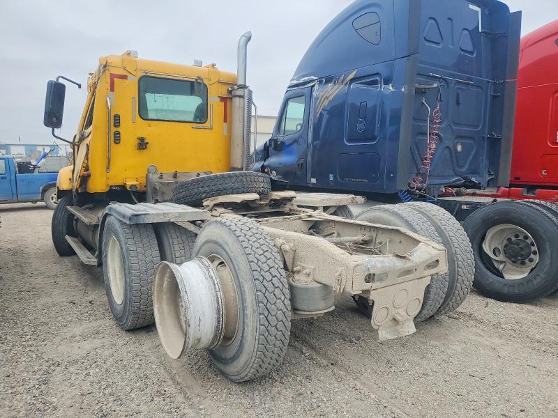 2004 Freigliner 2004 Freightliner Convention Semi Truck