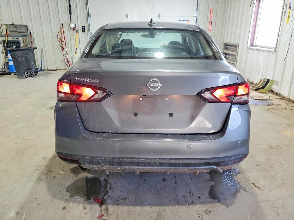 2025 Nissan Versa sv