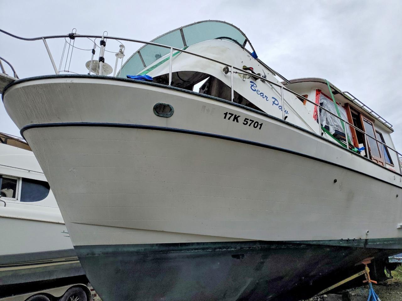1981 Marine Trader Boat