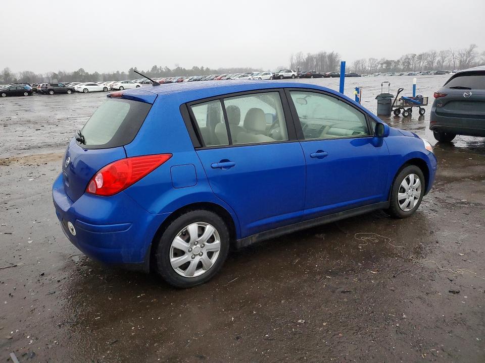2009 Niss Versa 1.8 s