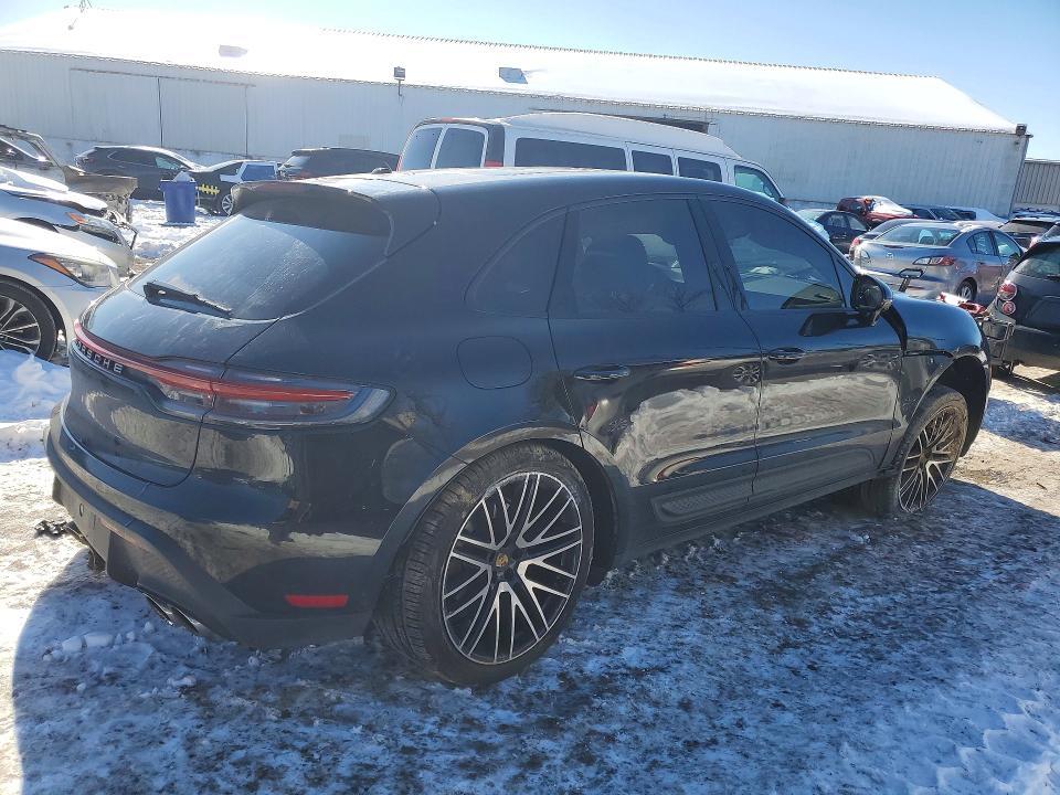 2025 Porsche Macan Base