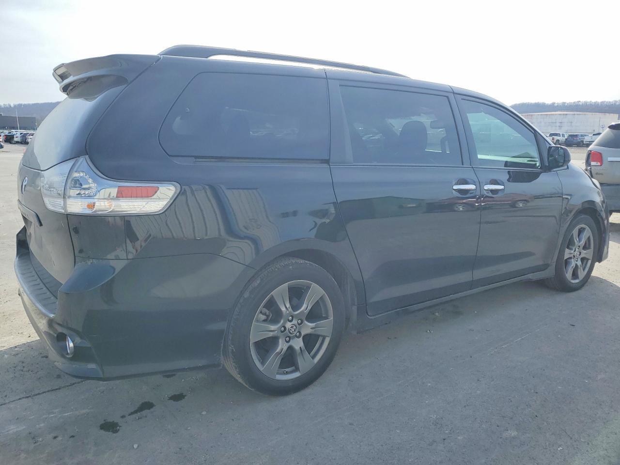 2020 Toyota Sienna se 8-passenger