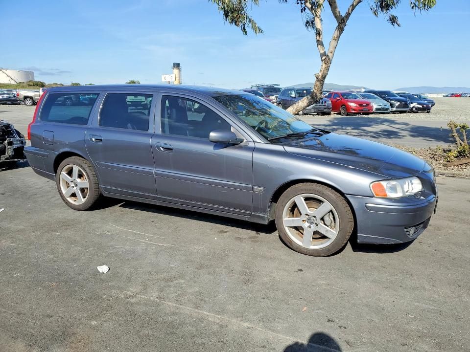 2005 Volvo V70 r