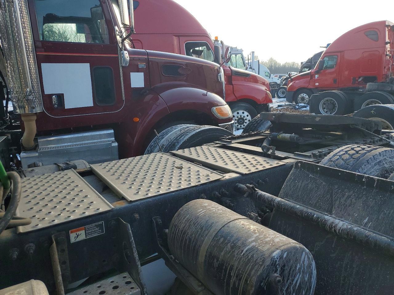 2017 Freigliner 2017 Freightliner Cascadia 1-Semi Truck
