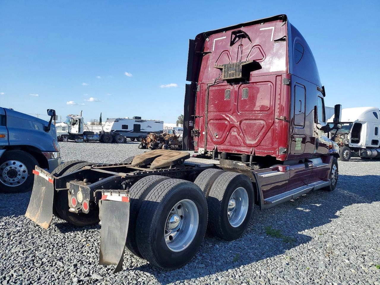 2015 Freightliner Cascadia Semi Truck