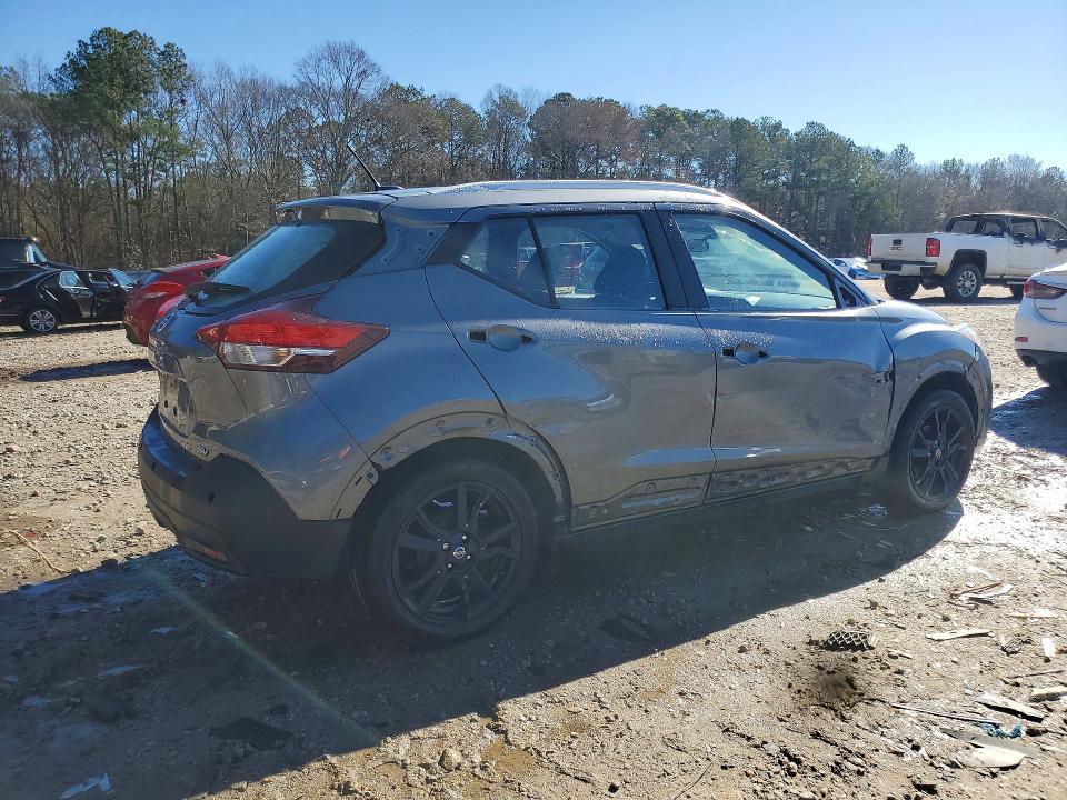 2020 Nissan Kicks sv
