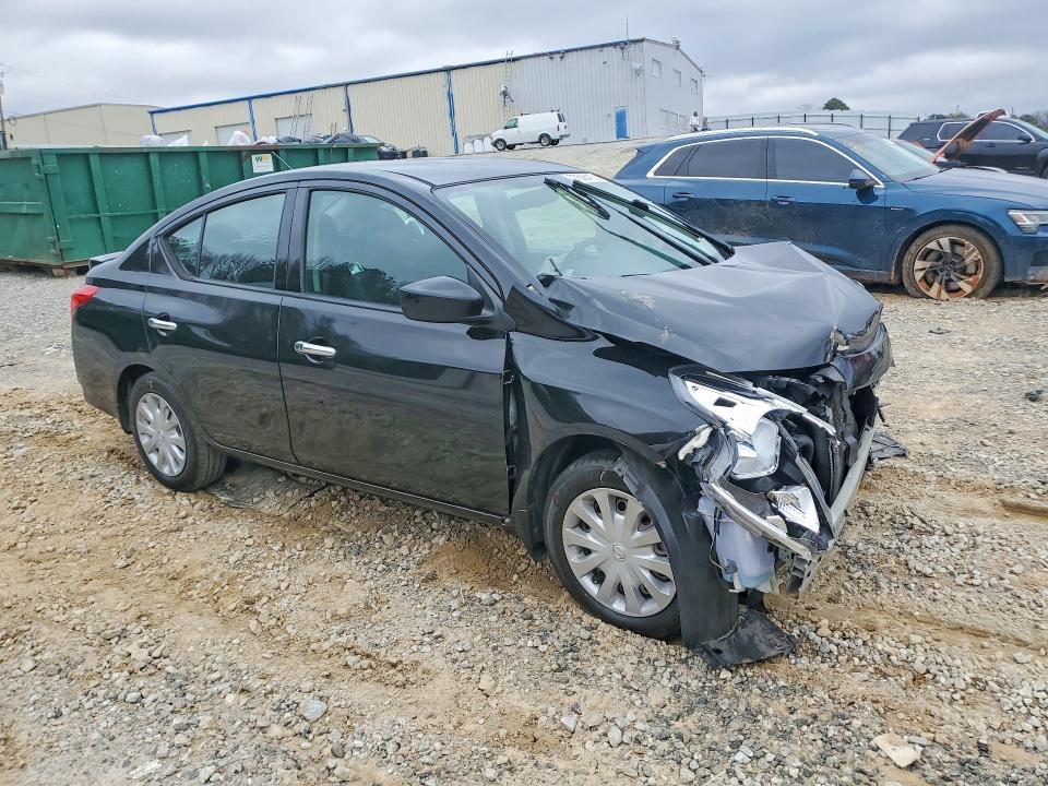 2018 Nissan Versa sv