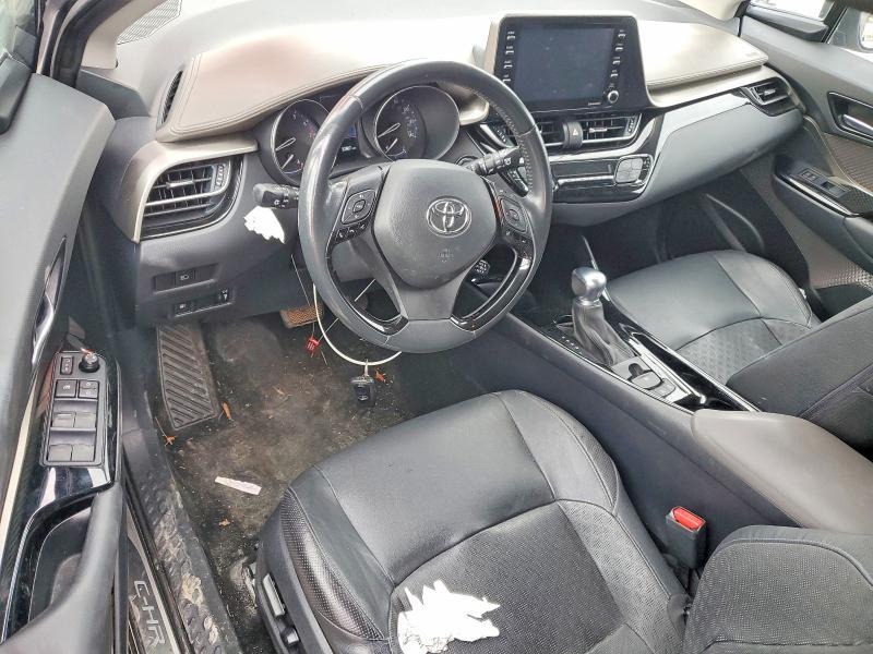 2022 Toyota C-hr xle