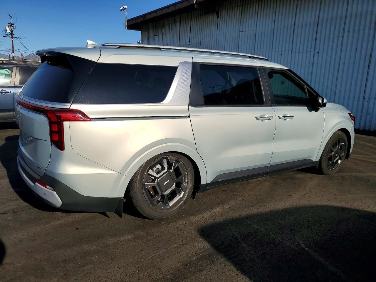 2025 KIA Carnival