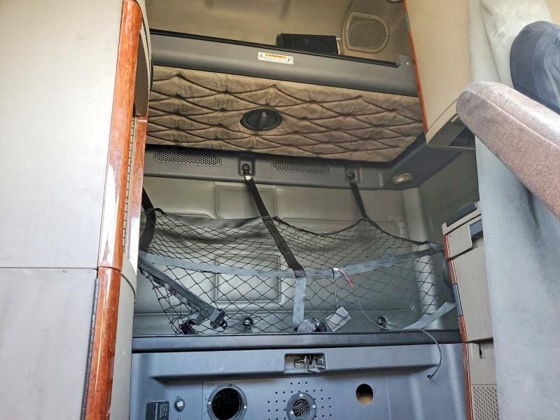 2013 Freightliner Cascadia Semi Truck