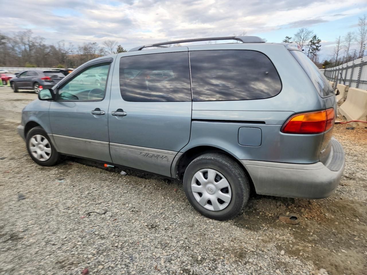 2000 Toyota Sienna le