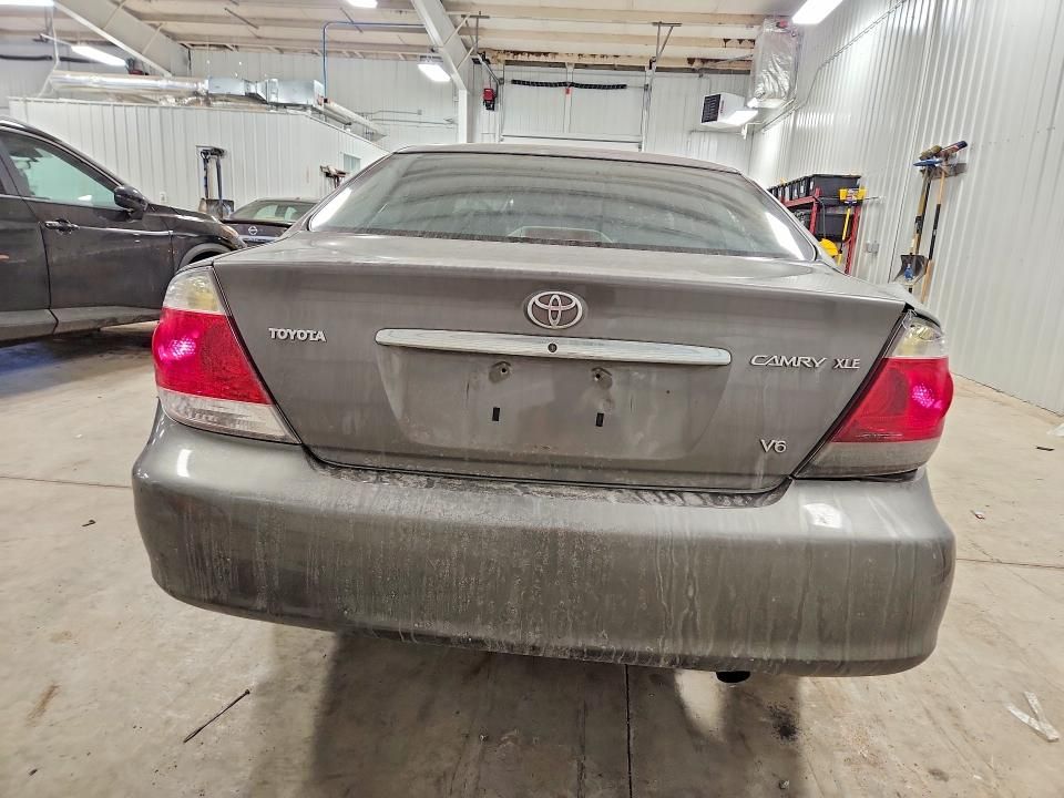2005 Toyota Camry le