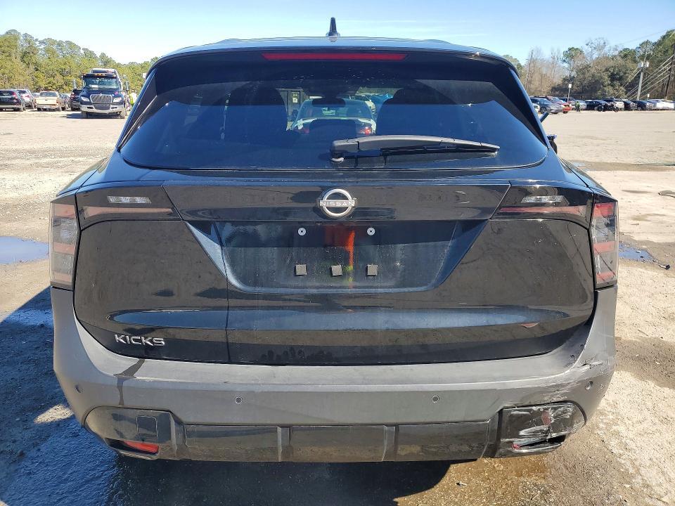 2025 Nissan Kicks sv