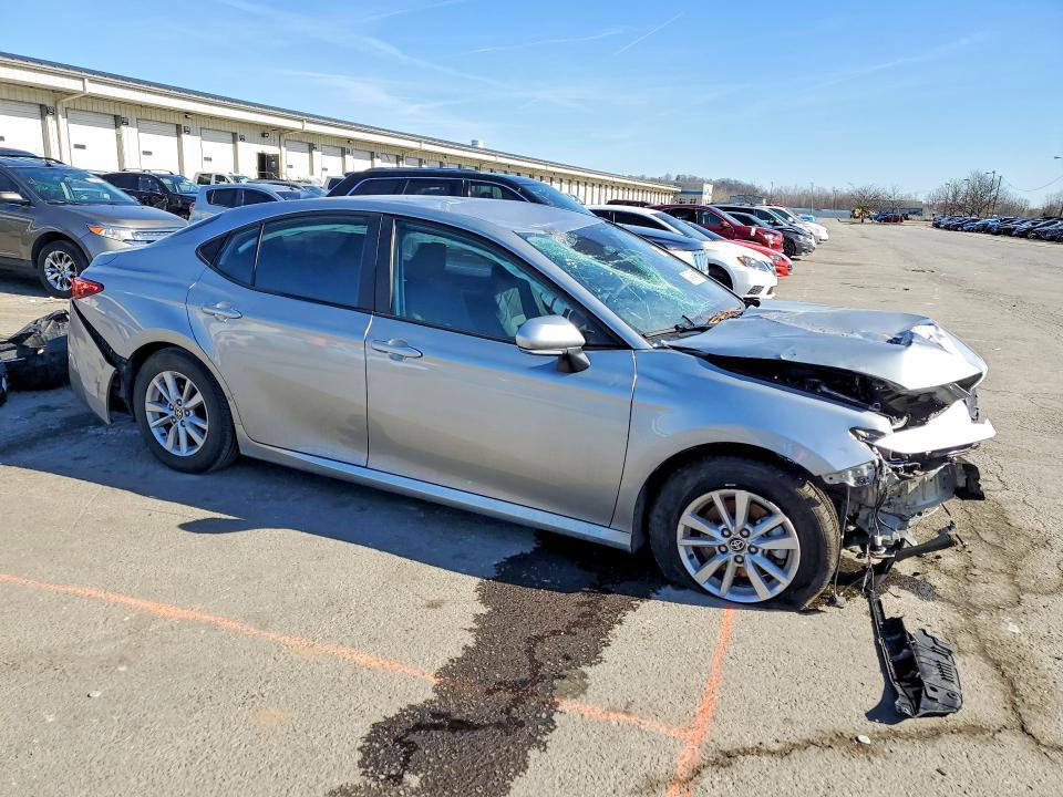 2025 Toyota Camry le