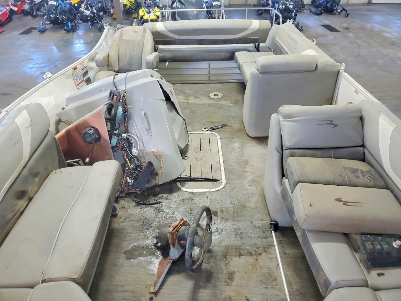 2021 Bennington Pontoon-Pontoon Boat