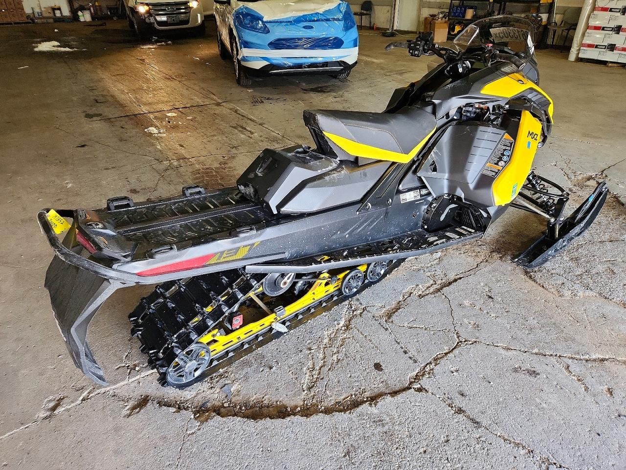 2025 Skidoo 2025 SKI-DOO Snowmobile