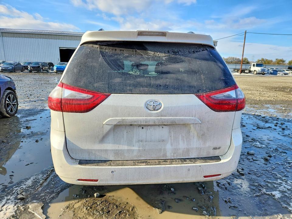 2020 Toyota Sienna xle