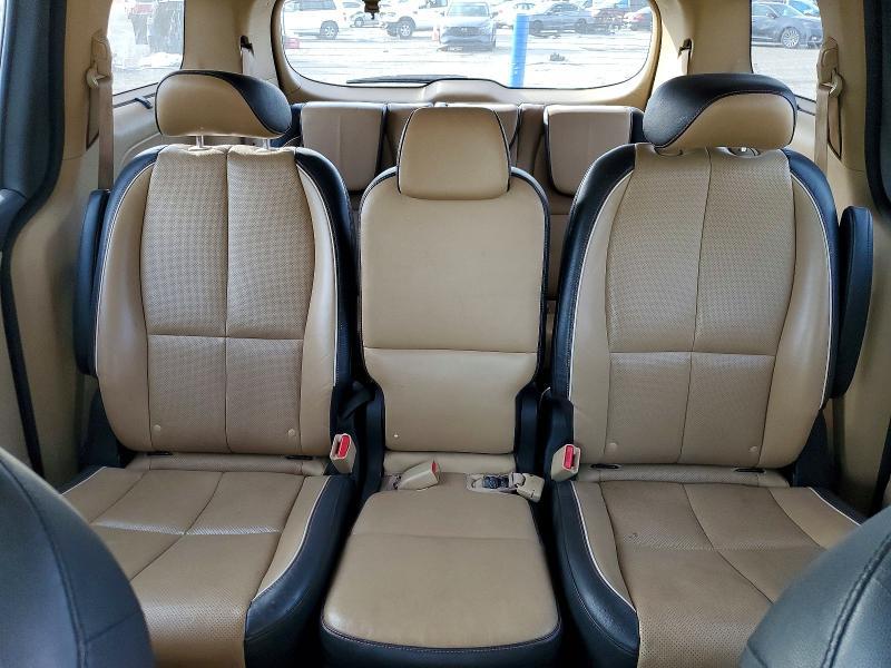 2017 KIA Sedona lx