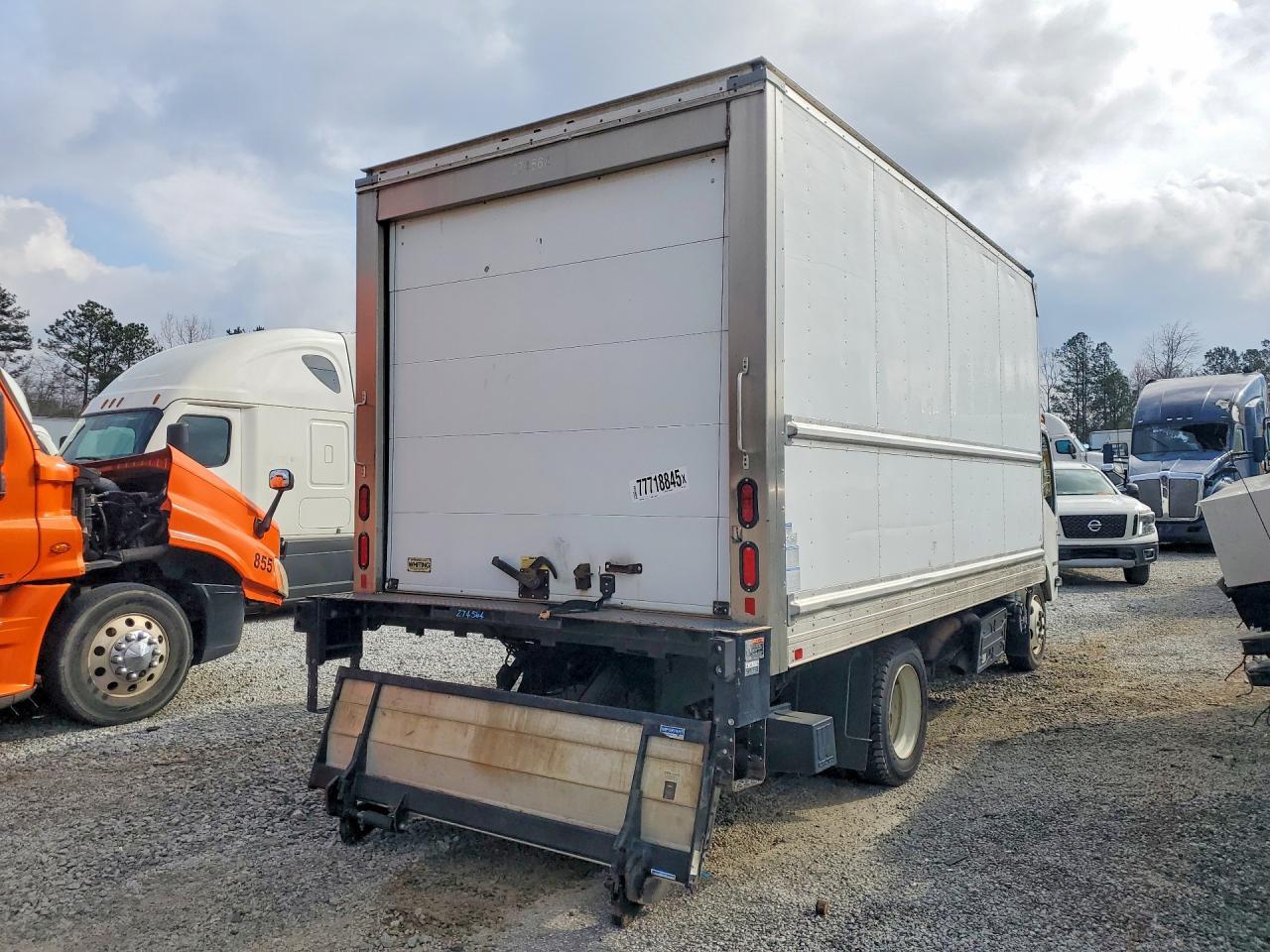 2019 Isuzu NRR Refrigerated BOX Truck