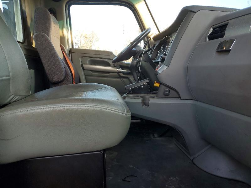 2016 Kenworth Construction T680