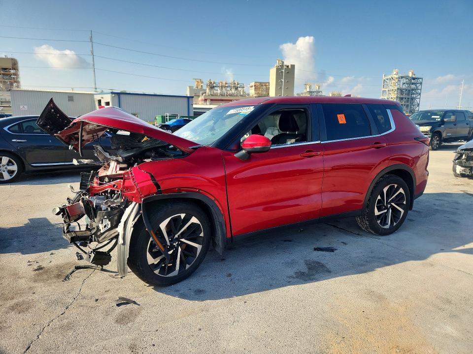 2022 Mitsubishi Outl es