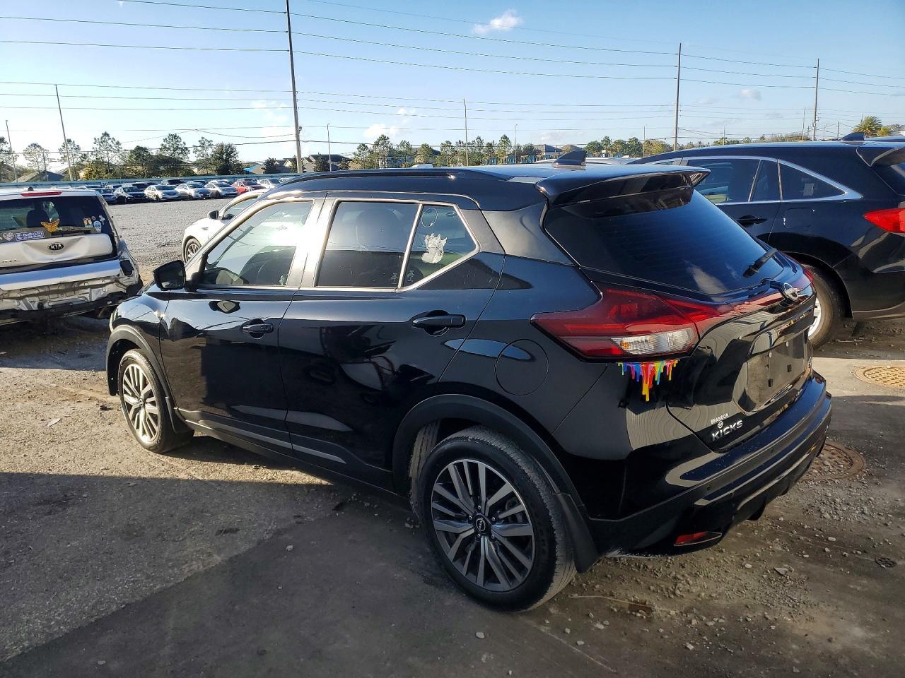2024 Nissan Kicks sr