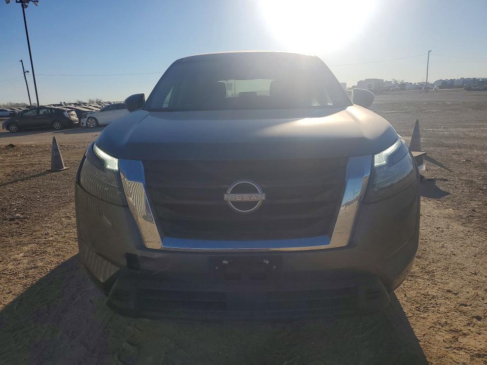 2024 Nissan Pathfinder s
