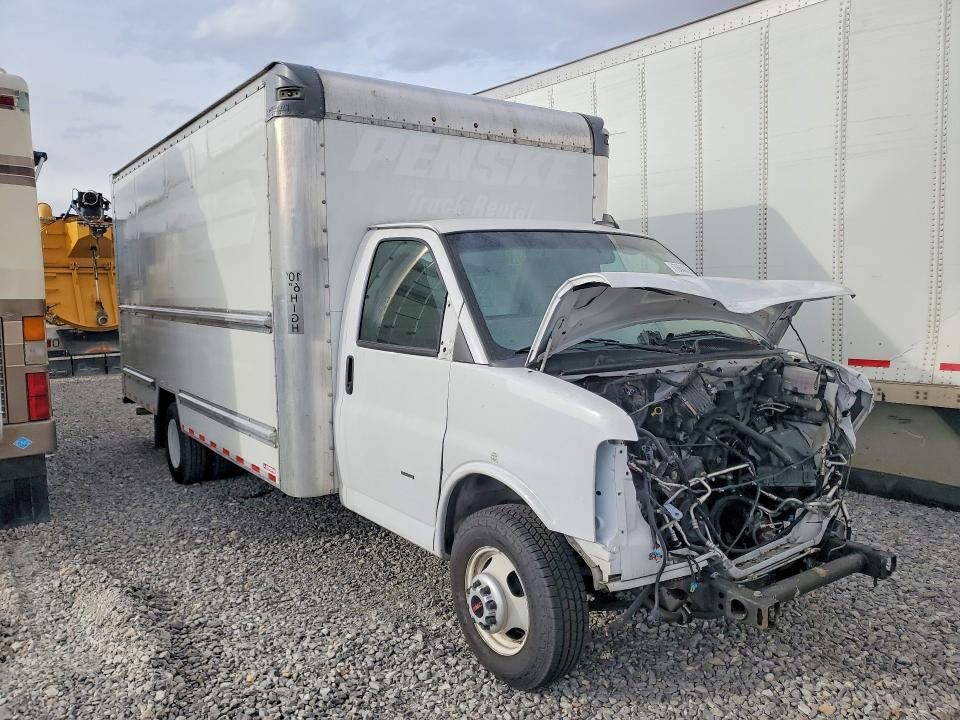 2023 GMC Savana CUT-BOX Truck