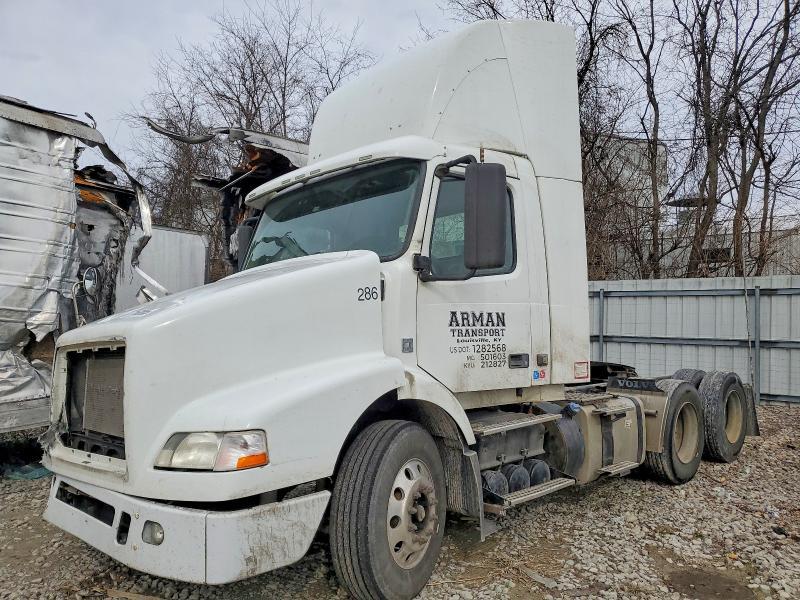 2011 Volvo Vnm Semi Truck