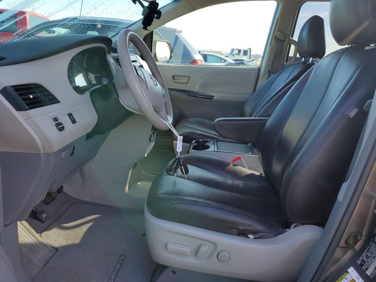 2011 Toyota Sienna le