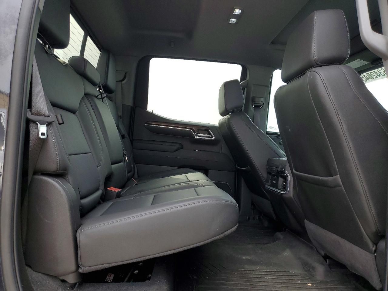 2024 GMC Sierra K1500 slt