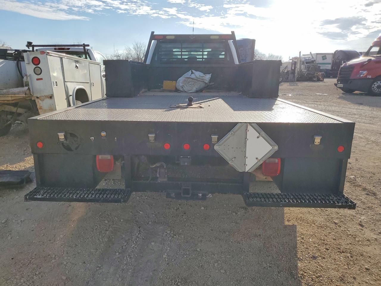 2017 Ford F450 Super Duty Flatbed Truck