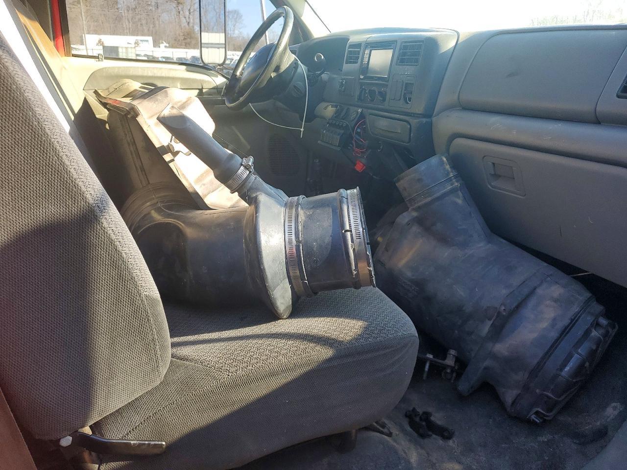 2005 Ford F650 Super Duty Rollback Truck