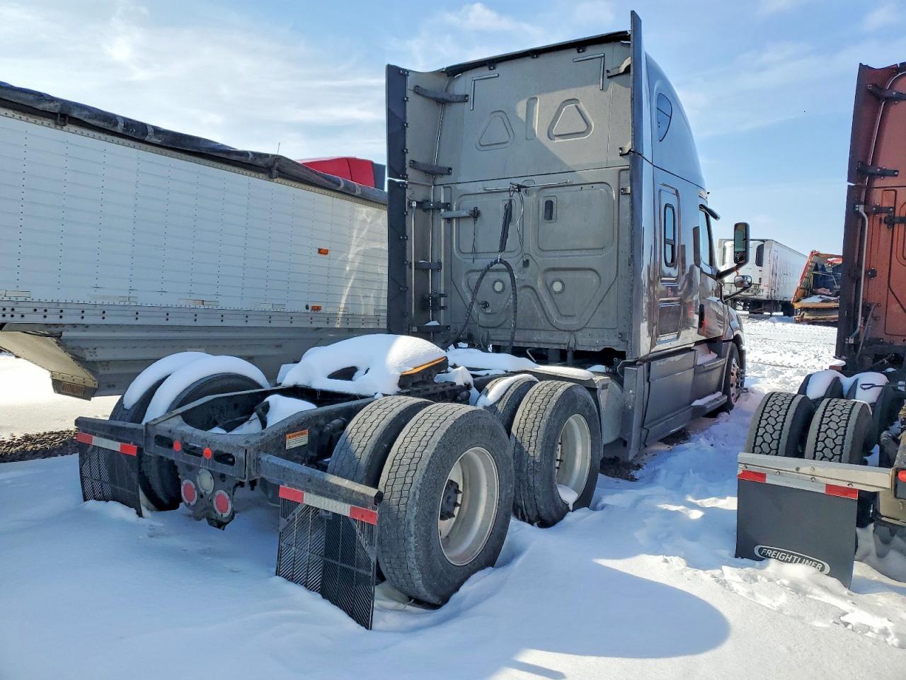 2020 Freigliner 2020 Freightliner Cascadia 126 Semi Truck