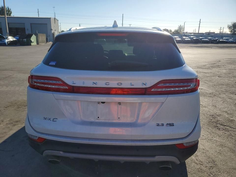 2015 Lincoln Townhouse MKC