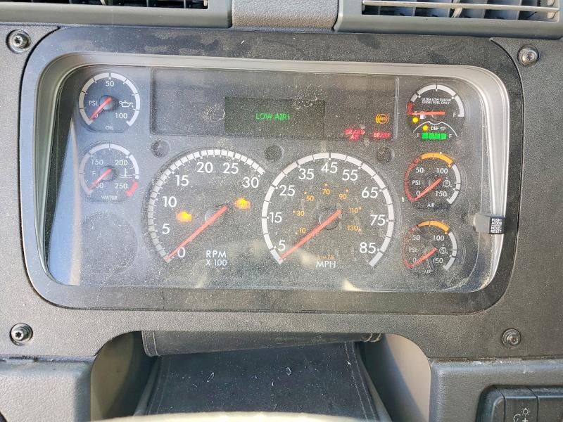 2016 Freightliner Cascadia 126 Semi Truck