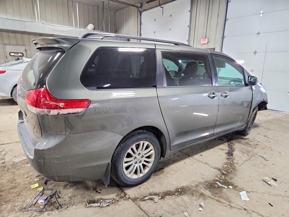 2012 Toyota Sienna xle