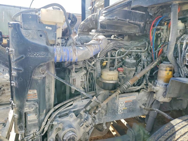2015 Pntw 567-Semi Truck