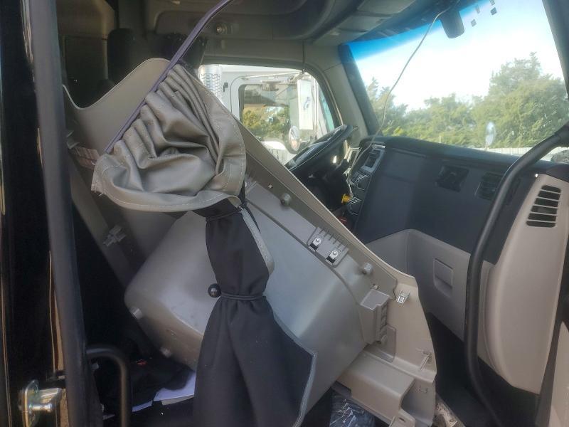 2025 Peterbilt 579 Semi Truck