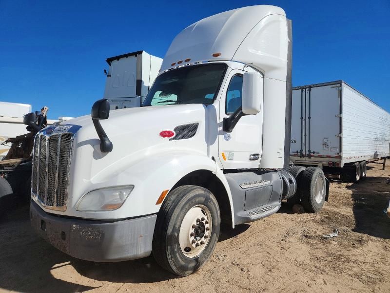 2017 Peterbilt 579 Semi Truck