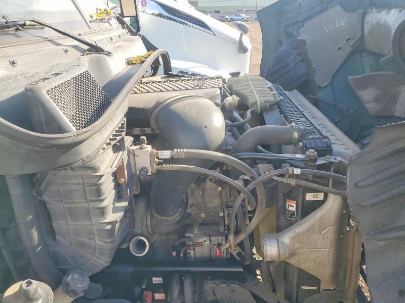 2018 Freigliner 2018 Freightliner Cascadia 113 Semi Truck