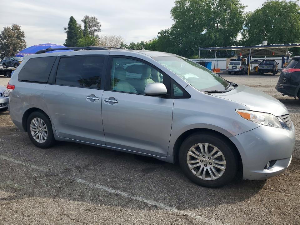2011 Toyota Sienna xle