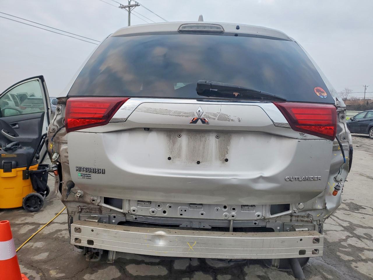 2018 Mitsubishi Outlander es