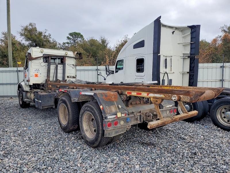 2005 Volvo VHD ROLL-OFF Container Truck