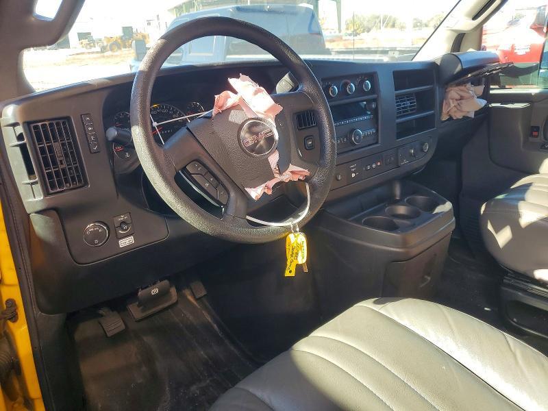 2022 GMC Savana Cut-box Truck