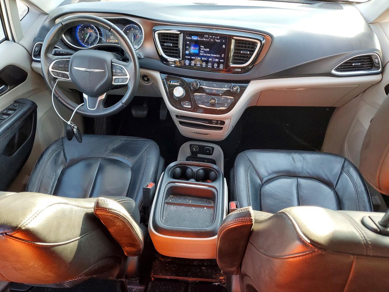 2017 Chrysler Pacifica Touring l