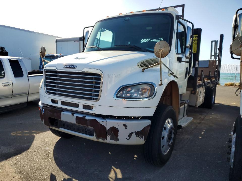 2014 Freightliner Business Class M2 Flatbed Truck