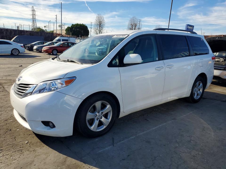 2012 Toyota Sienna le 8-passenger