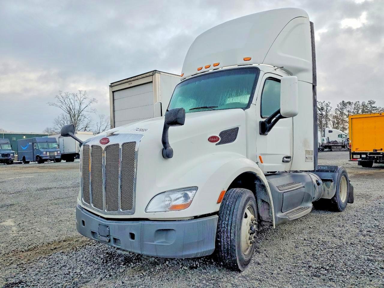 2018 Peterbilt 579 Semi Truck
