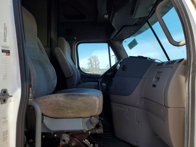 2012 Freightliner Cascadia 1-truck cab and Chassis